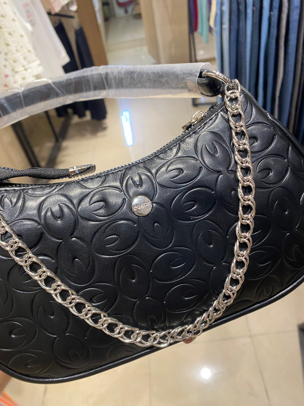 نمای نزدیک برند coach روی کیف پاسپورتی وارداتی کد 45666